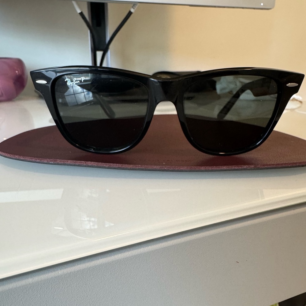Original Wayfarer Classic, polarized. Black frame, green lenses. Like new.